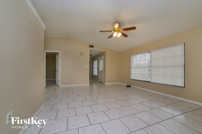 Foto del edificio - 571 Degroodt Rd SW