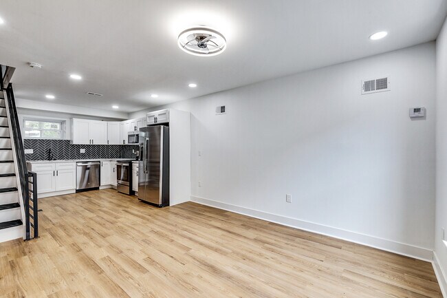 Building Photo - 2932 Westmont St