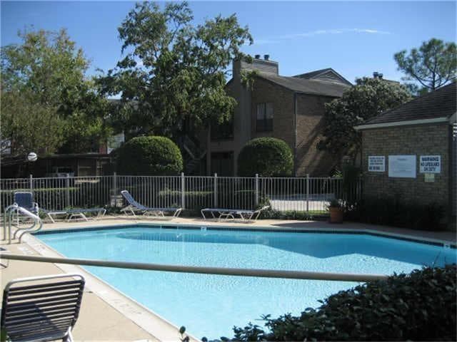 Building Photo - 2025 Augusta Dr