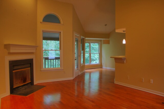 Foto del edificio - Cute & Affordable 2 Bedroom Condo in Cary!...