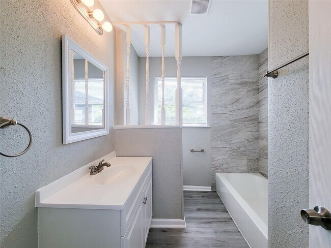 Foto del edificio - 7426 Bigwood St