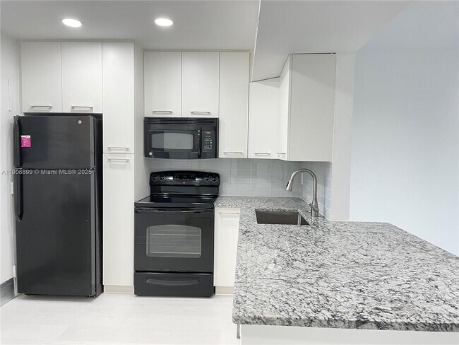 Building Photo - 2810 NE 201st Ter