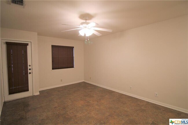 Building Photo - 661 Floral Ave