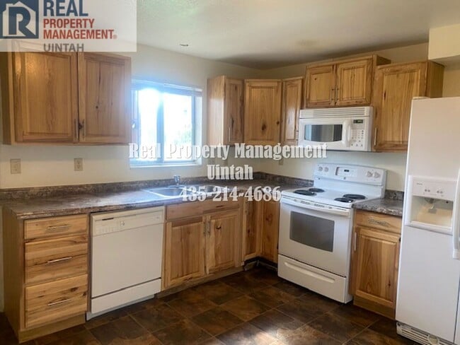 Building Photo - 3 Bed 1 Bath Duplex