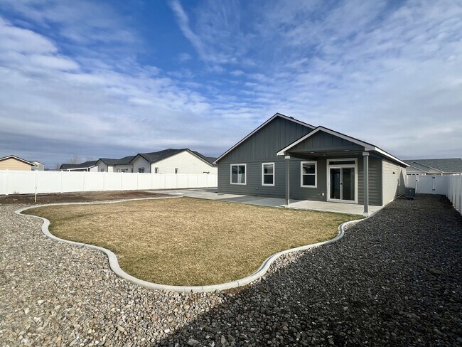 Building Photo - 2395 Chelan St