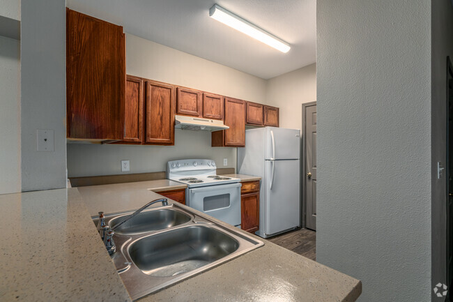 3BR, 2BA - 1050SF - Kitchen - Eastside at 2201