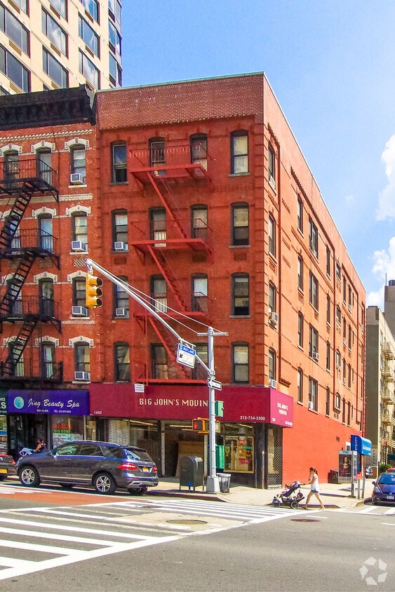 Foto del edificio - 401 E 83rd St