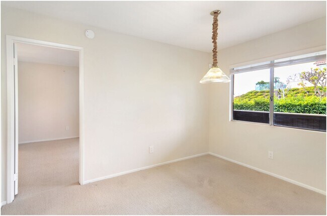 Building Photo - 1 Bedroom Condo - Ritz Pointe