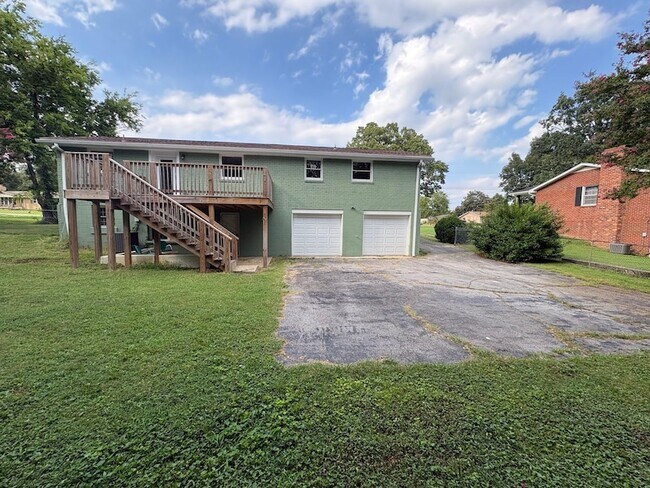 Foto del edificio - 1614 Shady Cir