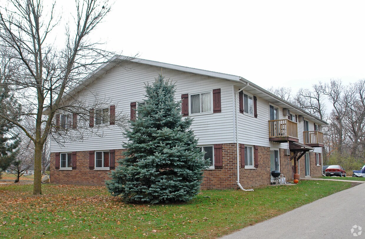 Building Photo - 700 Browns Lake Dr