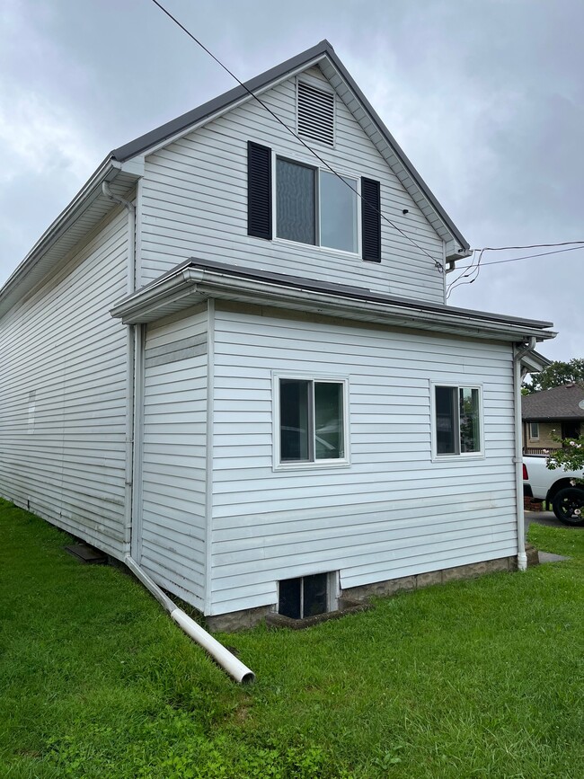 Building Photo - 504 Oxford Ave