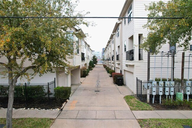 Building Photo - 1222 Delano St