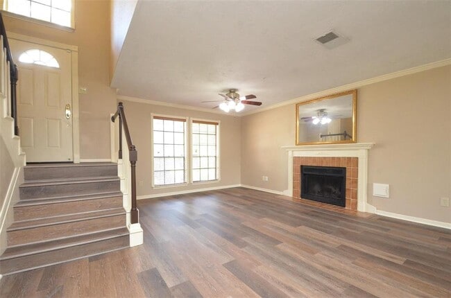 Building Photo - 1306 Plum Park Dr