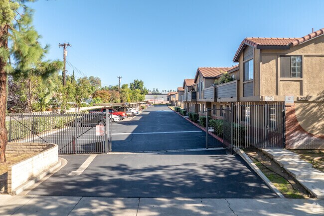 Entrada - Banbury Apartments