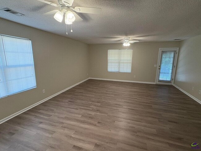 Building Photo - 105 Alice Dr
