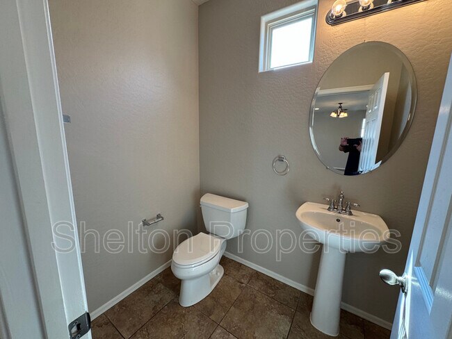 Foto del edificio - 21060 W Elm Way Ct