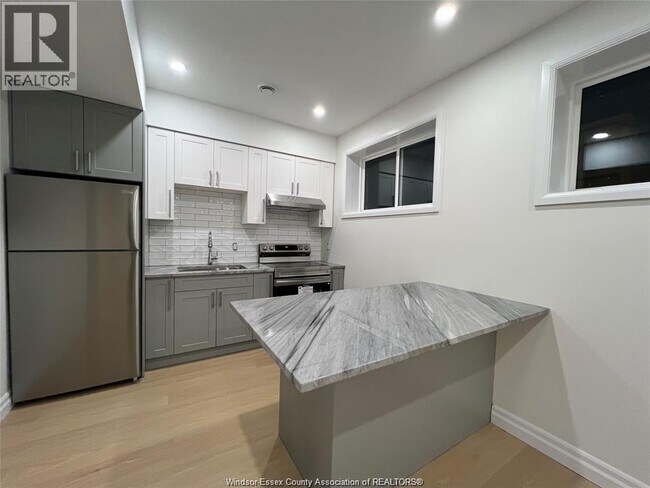 Photo du bâtiment - 348 Campbell Ave