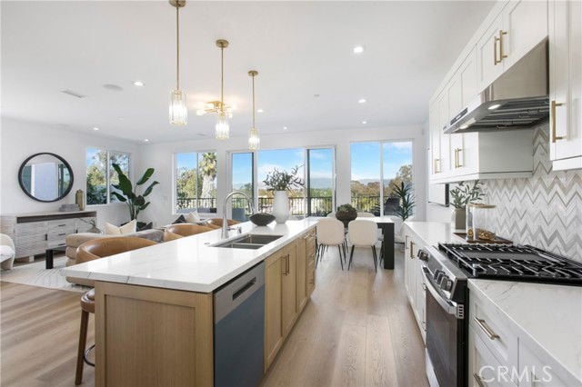 Building Photo - 30256 Via Reata