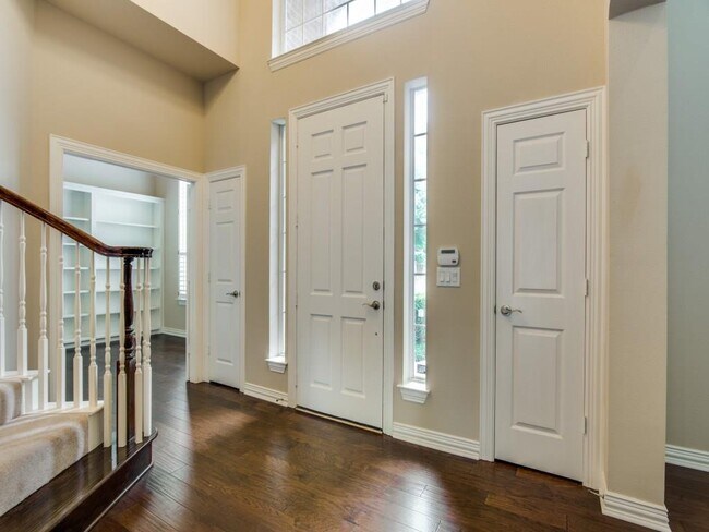 Foto del edificio - 5829 Westmont Dr