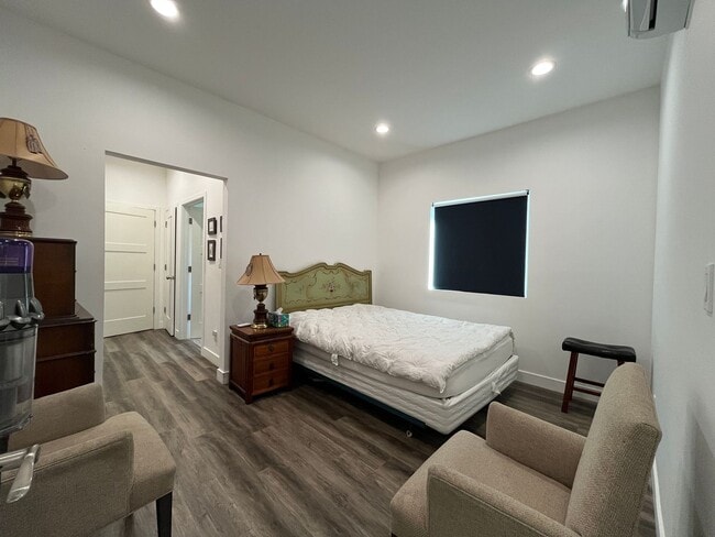 Foto del edificio - Furnished 1+1 w/dishwasher + in-unit laundry!