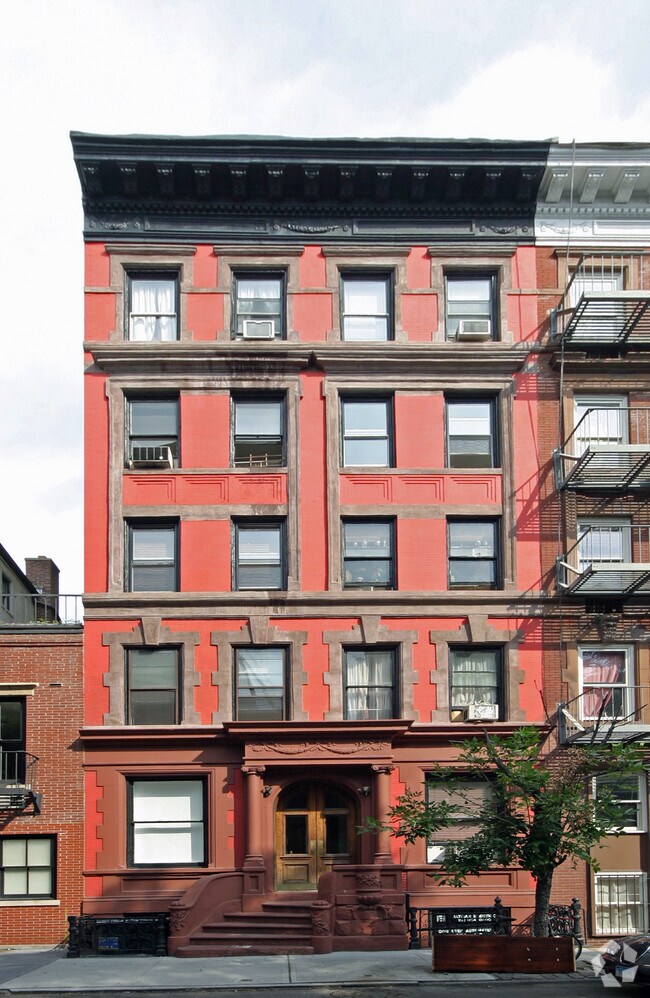 Primary Photo - 283 W 11th St