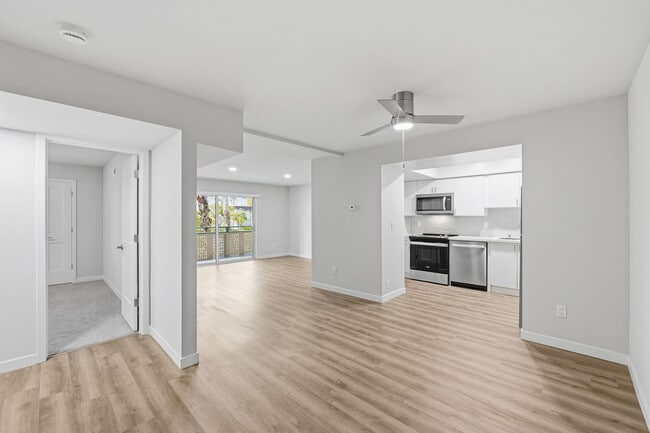 Renovación Premier 2026, sala de estar y comedor de 2x2 - Fayette Arms Apartments