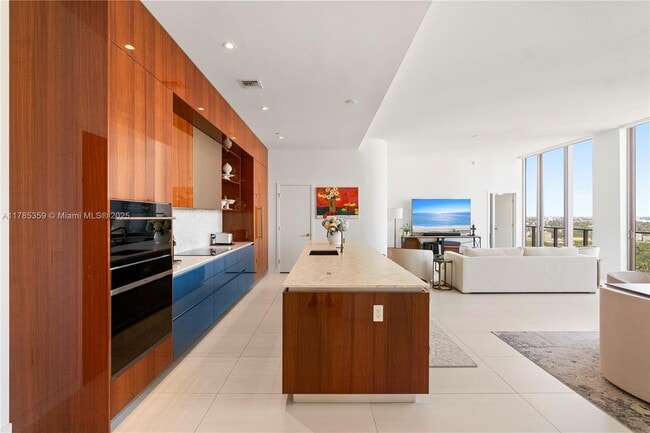 Building Photo - 2678 Tigertail Ave