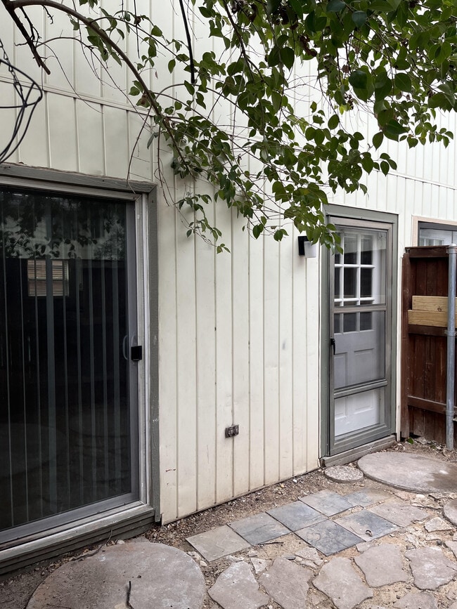 Building Photo - 4039 Cole Ave