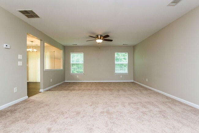 Building Photo - 2770 Mayfair Dr