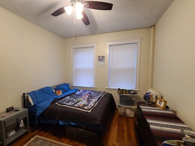 Foto del edificio - Updated 1 bed - Pet Friendly - Close to T and Whole Foods