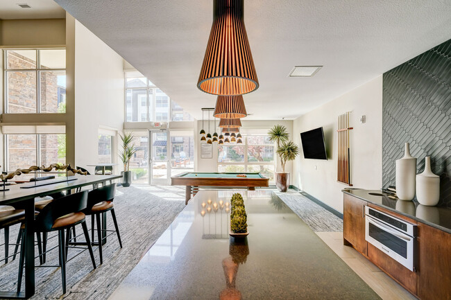 Building Photo - Heights at Interlocken