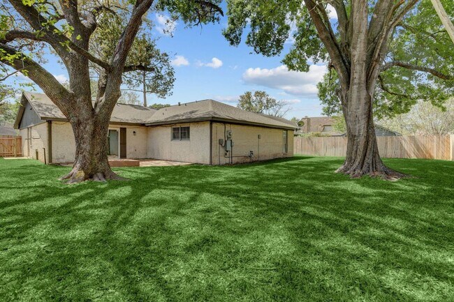 Foto del edificio - 8822 Covent Garden St