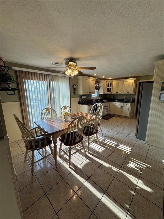 Foto del edificio - 73 Armory Dr