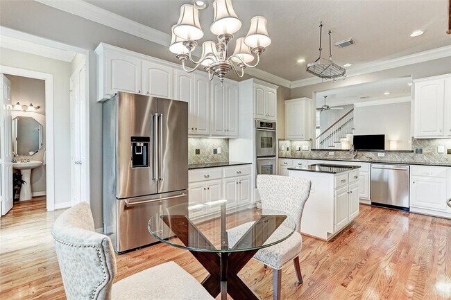 Foto del edificio - 7608 Shady Villa Garden St