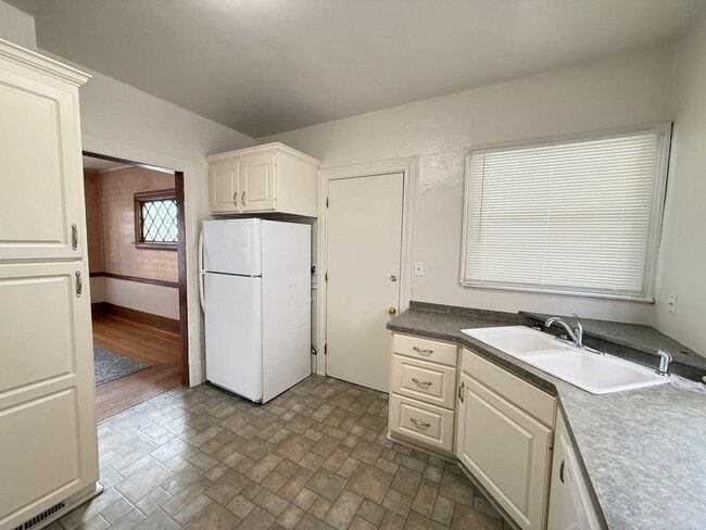 Building Photo - Well-Maintained 4-Bedroom Home with Historical Charm Near Downtown Jackson