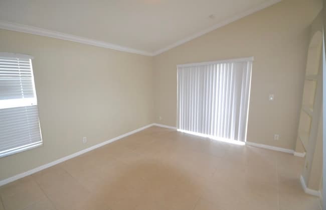 Foto del edificio - 2838 N Custer Rd