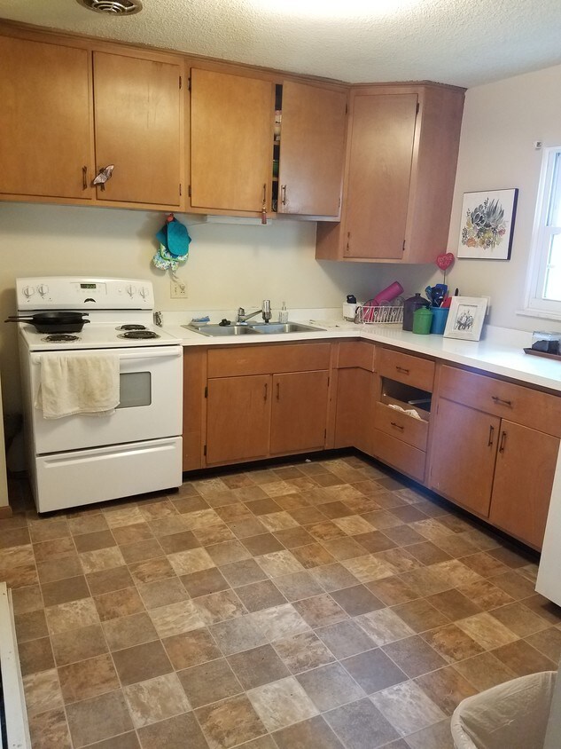 Kitchen - 605 E 19th St