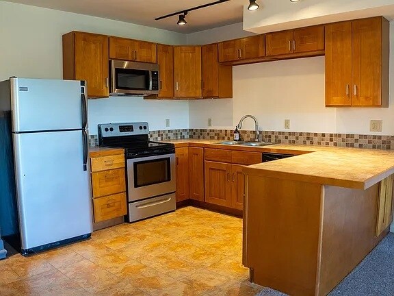 COCINA DE GRAN TAMAÑO - 4321 SW Fletcher St