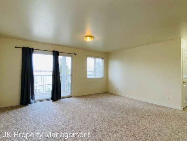 Building Photo - 1210 5th St S