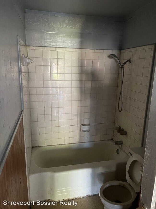 Building Photo - 2 br, 1 bath House - 2721 Lindholm St