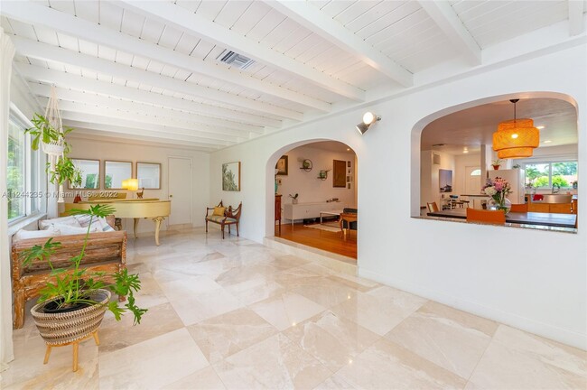 Foto del edificio - 6845 SW 57th Ter