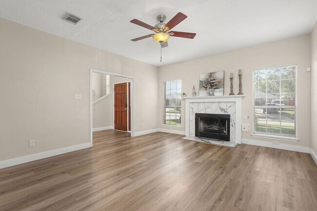 Foto del edificio - 3803 Redbud Dr