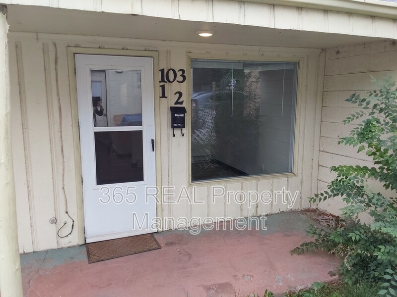 Foto principal - 103 1/2 East Stuart Street