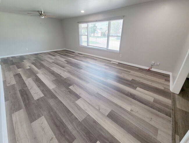 Building Photo - Fantastic Remodel in NW OKC