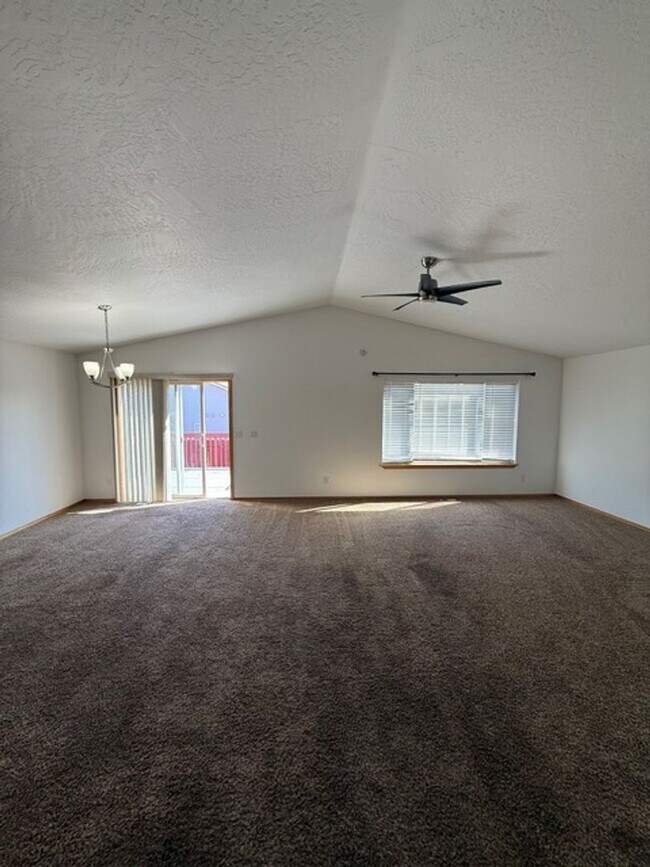 Foto del edificio - Spacious 4 Bed, 3 Bath Home in Cheney, WA