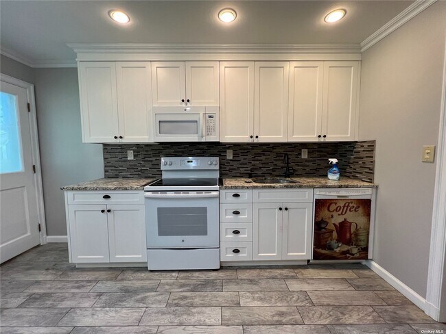 Building Photo - 28 Woodland Dr