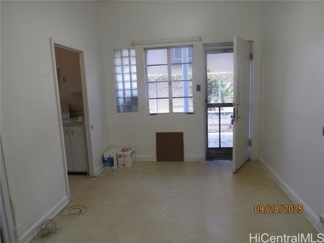 Building Photo - 118 S Kuakini St