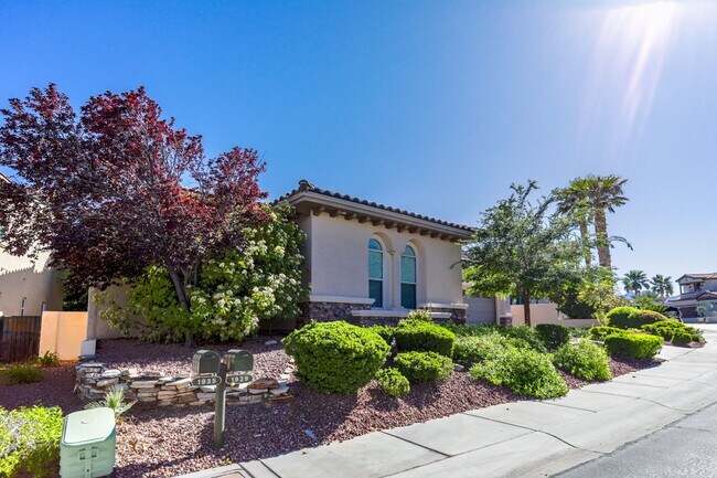 Foto del edificio - Red Rock Country Club Beauty W/ 4 Beds, Po...