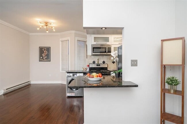 Building Photo - 372 Communipaw Ave