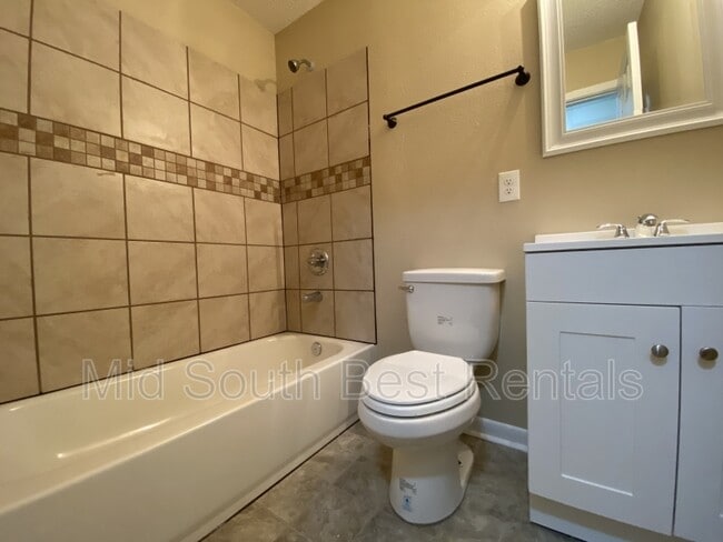 Building Photo - 2413 Lehigh Dr